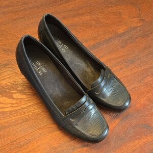 Clarks Elegant Black Leather Loafers
